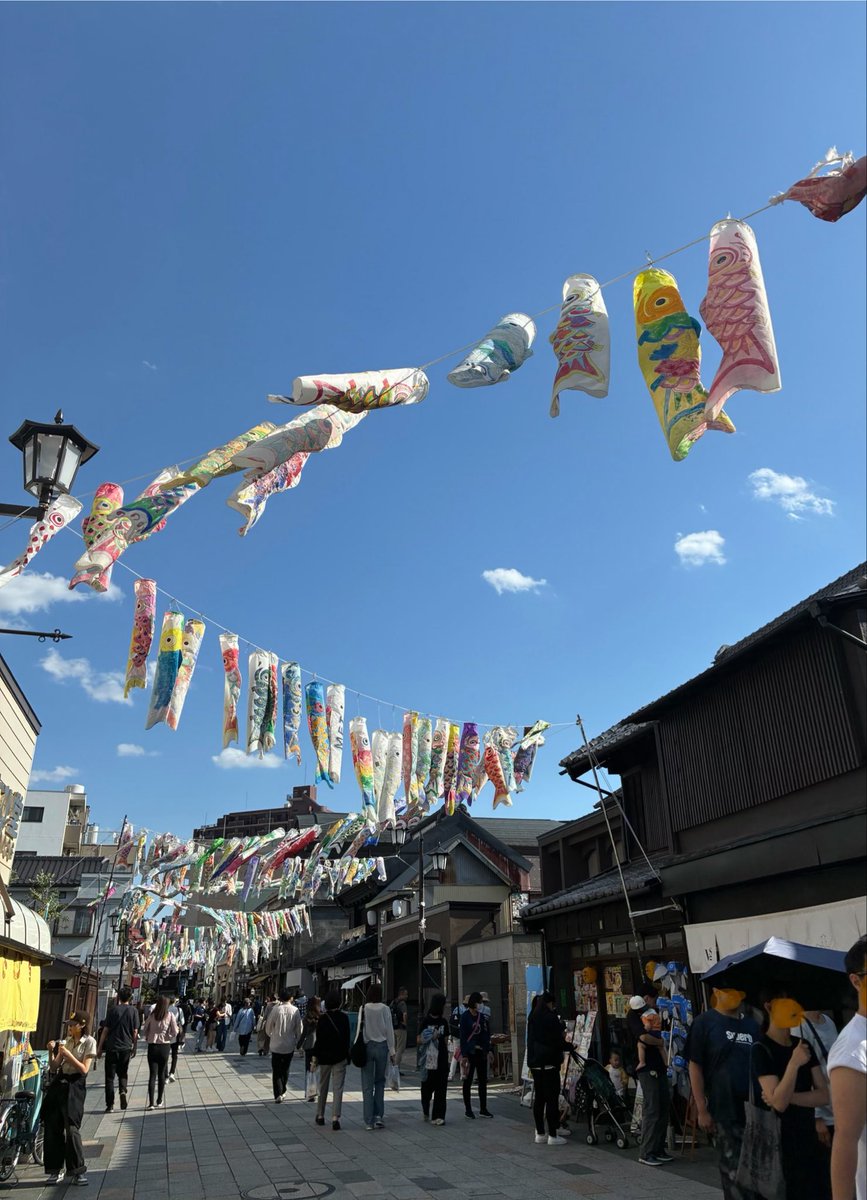 azkovsky's tweet photo. 鯉のぼりを見に川越へ。到着したら子が寝てしまっていたのでたくさん食べ歩きしました。 https://t.co/cudVne1ILg