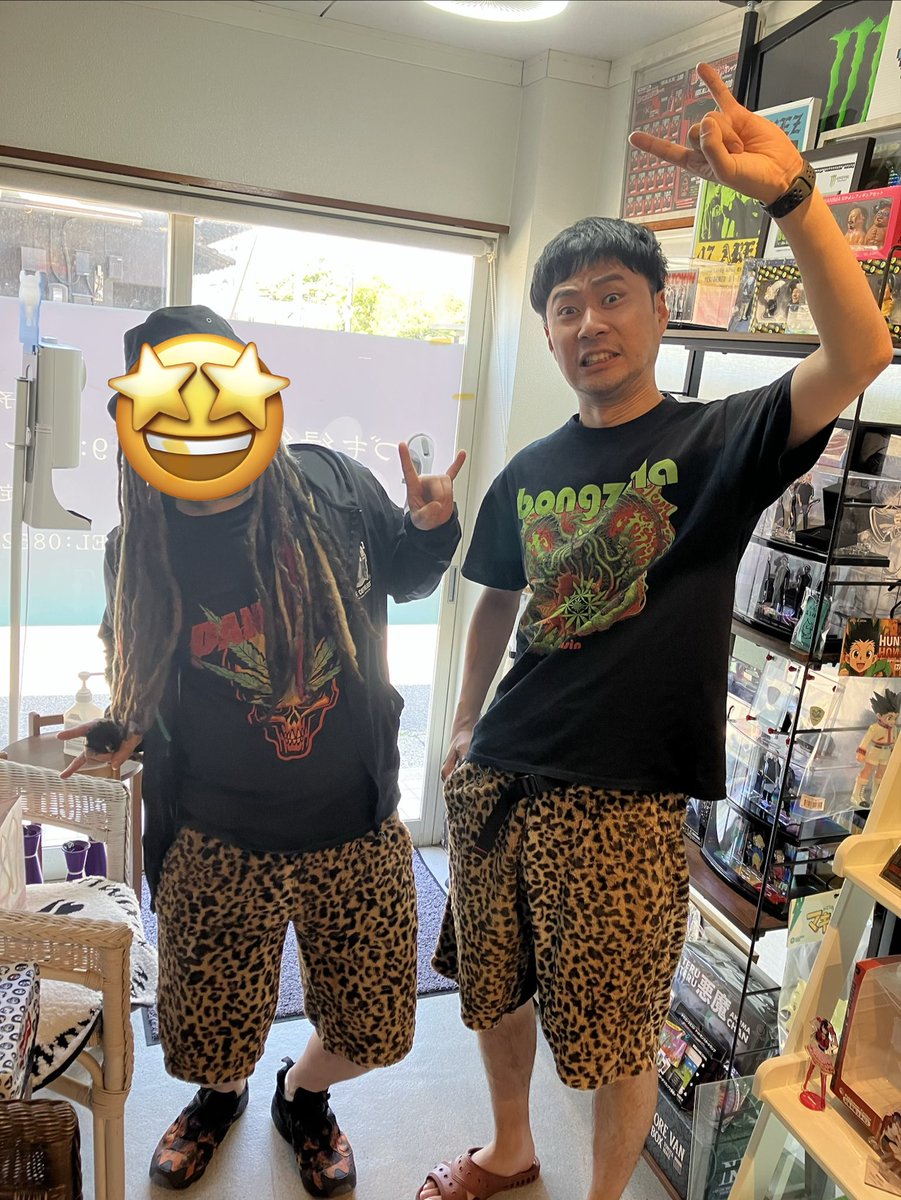 mth_so's tweet photo. いつもお世話になっているえこひいき店ご夫妻から素敵なあのヘルメットを結婚祝いをいただきました！😍
@izumoenmusubi

そして、あざっちさんからもロリクレパンツを頂きました😭
お揃い！亮君とも！嬉しい！
感謝感謝🥲 https://t.co/0tNWOUYzFE