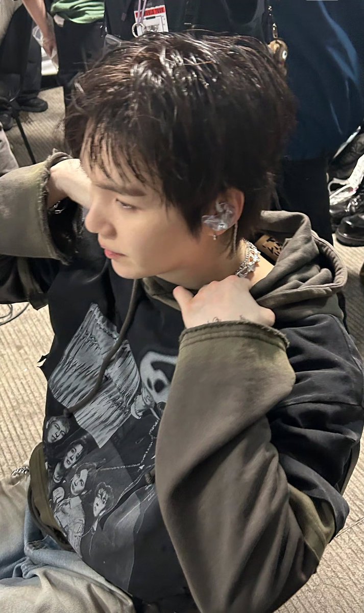 lt_Star_Crystal's tweet photo. Thv RM Suga Jimin 🥰💐 https://t.co/bDrqNdm3cY