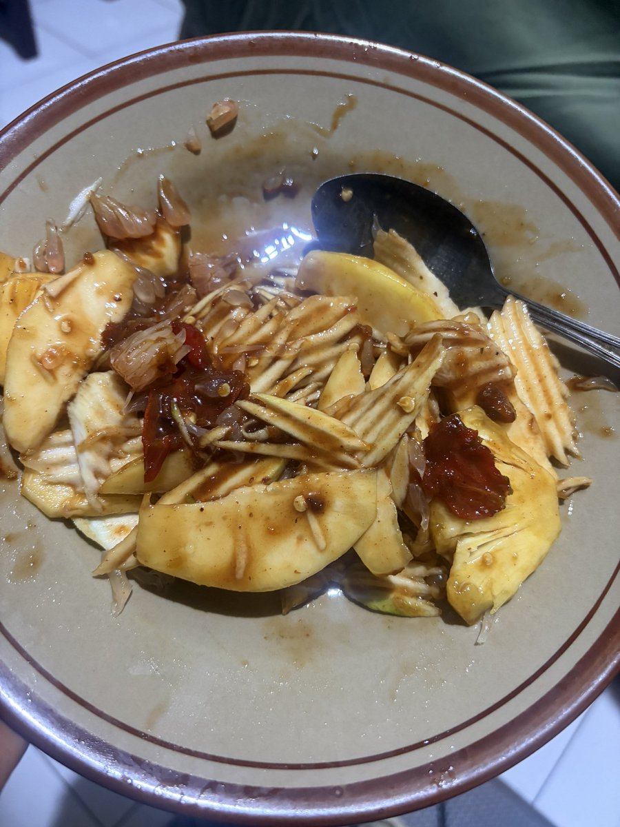 Akhirnya ngikut beli rujak