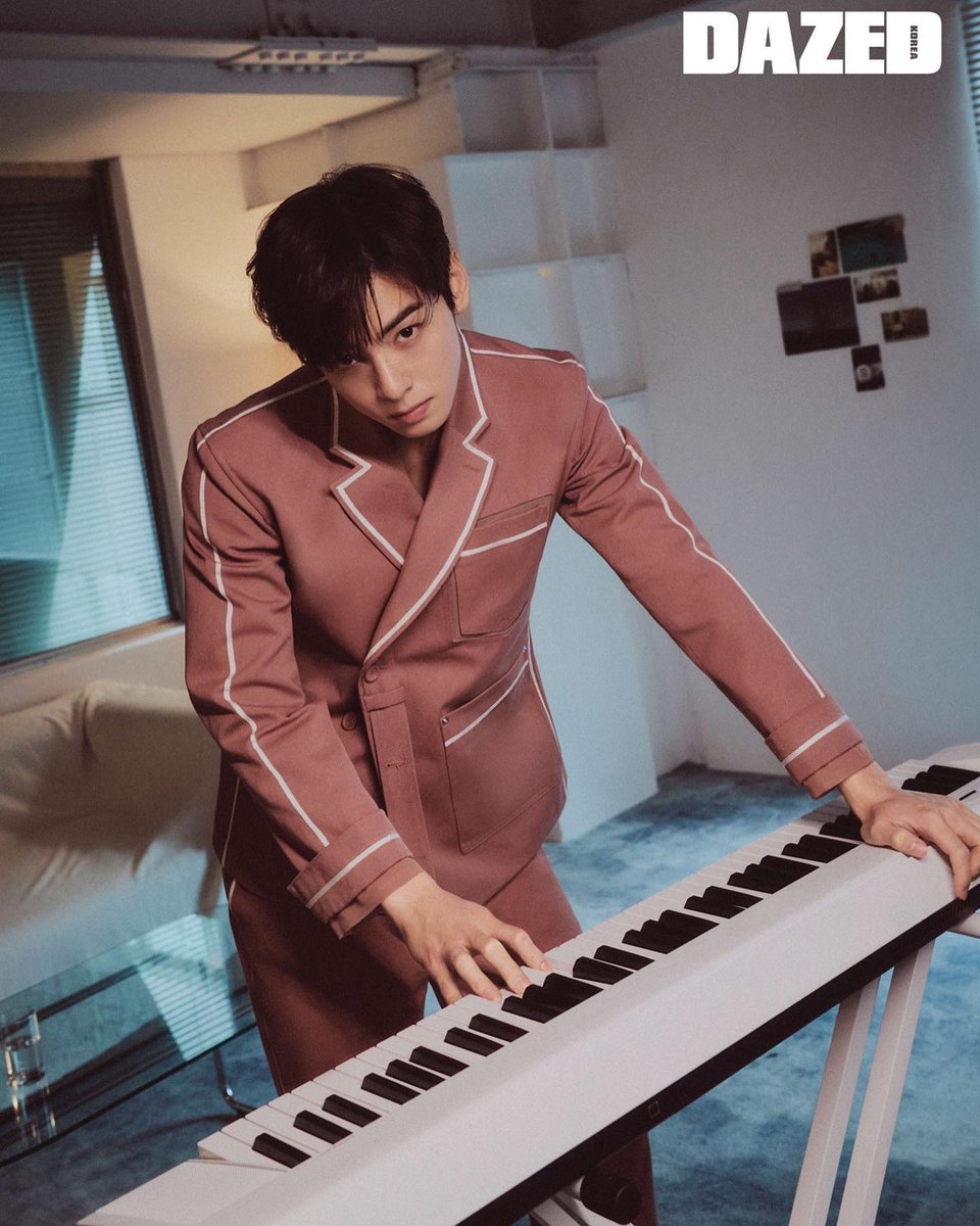 at___chaeunwoo's tweet photo. #DareInGrisDior https://t.co/sj5es8NhIy