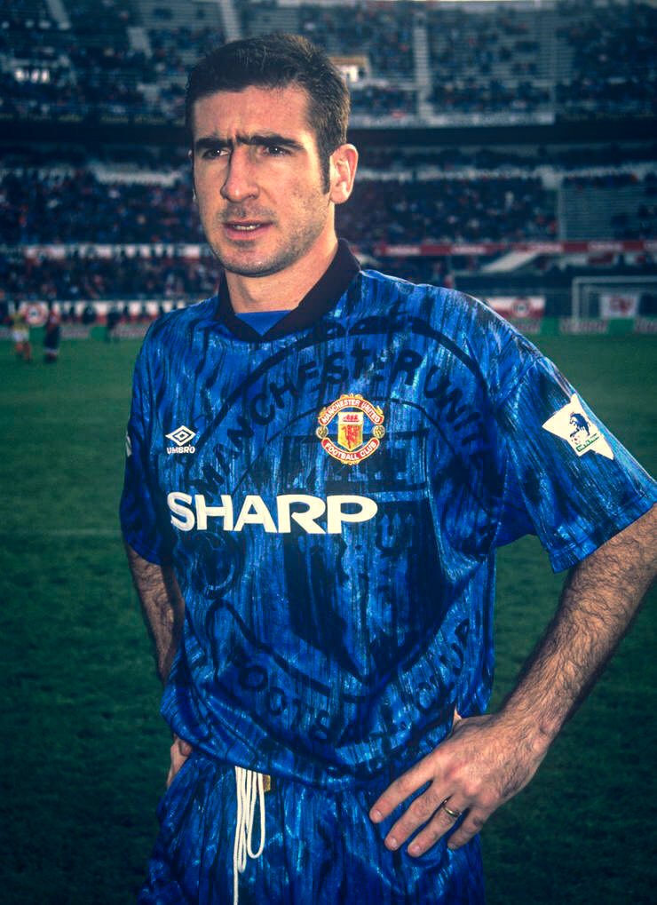 ManUnitedMedia's tweet photo. Eric Cantona during Eusebio's 50th birthday testimonial match against Benfica, 1992. https://t.co/nAn7noW9Kn