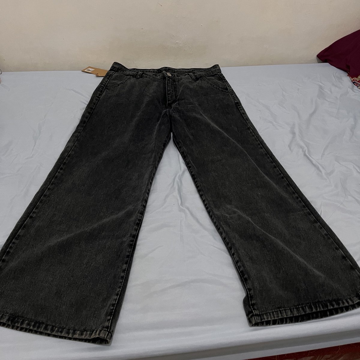 saapaina's tweet photo. wts bawahan celana jeans new drak grey uk 34, rok satin hitam bigsize. harga ada di alt https://t.co/3I547i1eIP