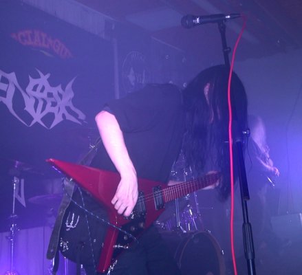 Entera_Thrash's tweet photo. Hier noch drei Bilder von Samuel Live auf dem "Metal vs Alternative" in Regenstauf.
#thrashmetal #speedmetal #metalband #liveband
#livebild #livefoto #konzertfoto #bühne #gig
#konzert #metalgig #metalshow #auftritt #live #gitarre #gitarrist #guitar #metalguitar #regenstauf https://t.co/kbRvxSNQi4