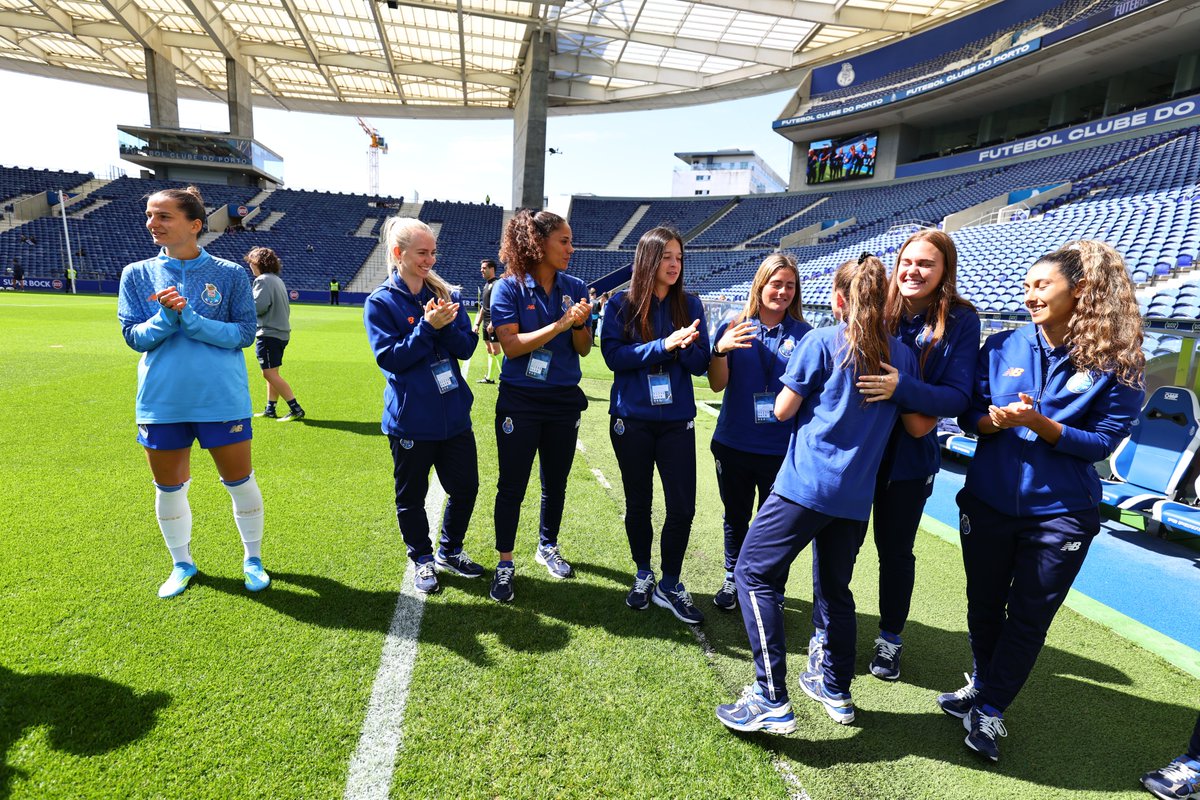 𝐎𝐛𝐫𝐢𝐠𝐚𝐝𝐨, 𝐂𝐥𝐚́𝐮𝐝𝐢𝐚 𝐋𝐢𝐦𝐚 🫡  

A primeira atleta da história do Futebol Feminino do FC Porto termina hoje a carreira 💙👏

#FCPortoW