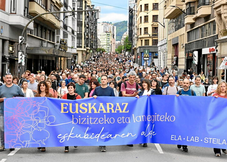 admeuskeraztald's tweet photo. Miles de voces piden derechos lingüísticos para todxs

Frente a la «ofensiva judicial, política y sindical»
https://t.co/TJOKPNcDlQ https://t.co/H473b3I3D2