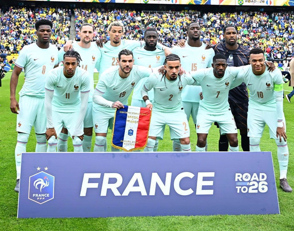 Journaliste 🎙️ : « vous avez fait ce qu’il fallait (pour retrouver l’Équipe de France)… »

Corentin Tolisso 🇫🇷 : 𝗩𝗢𝗜𝗟𝗔̀, 𝗘𝗫𝗔𝗖𝗧𝗘𝗠𝗘𝗡𝗧, 𝗔𝗨𝗖𝗨𝗡 𝗥𝗘𝗚𝗥𝗘𝗧 𝗔̀ 𝗔𝗩𝗢𝗜𝗥. J’aurai aucun regret. 

(<a href="/telefoot_TF1/">Téléfoot</a>)