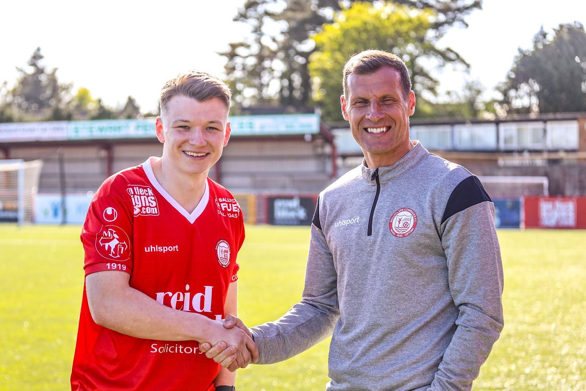 BallyclareFC's tweet photo. 𝙱𝚎𝚜𝚝 𝚒𝚜 𝙱𝚊𝚌𝚔 𝚊𝚝 𝙳𝚒𝚡𝚘𝚗! 

We are delighted to announce that Nathan Best has returned to Ballyclare Comrades. 

Read more on our website: https://t.co/FSguFBUI0I 

#BestiesBack
#BallyclareComrades https://t.co/7Z3jOQbBht