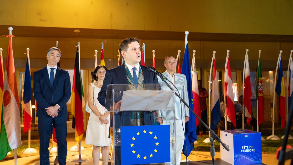 dueniger's tweet photo. Heureux d’avoir passé une belle fête de l’Europe avec plus de 200 convives.
Soirée qui a permis de mettre en valeur le travail entrepris dans le cadre de la coopération entre UE et le Niger, depuis 1963 -et toujours en cours- dans plusieurs domaines.
#journéedeleurope #teameurope https://t.co/NS5g5HG0hN