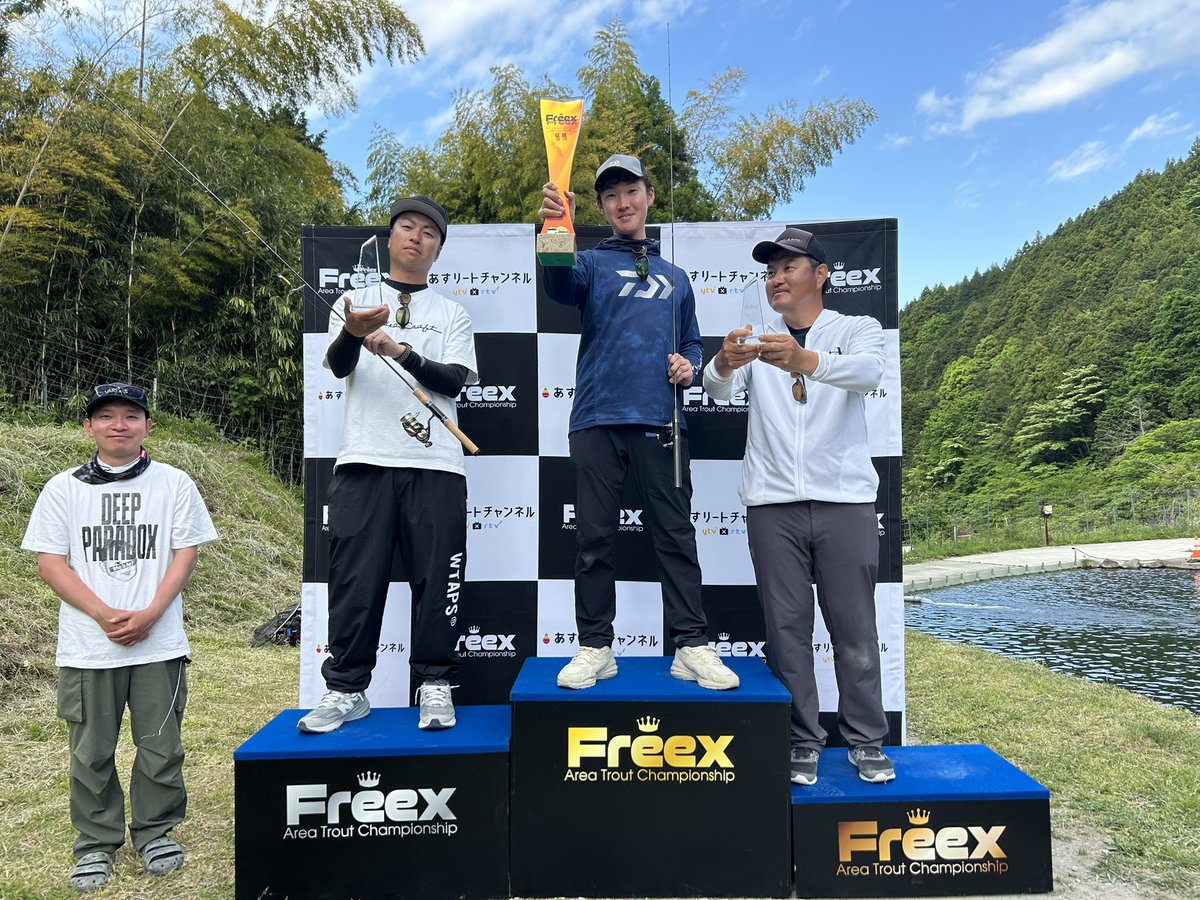 freex20250801's tweet photo. 1st JAPAN AREA SUPER CLASSIC🏆
数多の激闘を勝ち抜き、ファイナルの舞台に立った4名の選手。
選手が魅せた40分間の闘いは、観る者すべての魂を揺さぶる至高の芸術でした。
見事、初代王者に輝いたのは…
🥇優勝:和田 浩輝 選手
🥈 準優勝:早乙女 智啓 選手
🥉3位:出口 昇選手
🎣4位:渡辺 元気 選手
決勝戦を闘われた選手の皆様おめでとうございました!
今大会をもちまして、Freex初年度全ての大会スケジュールが終了しました。
初年度となる今シーズンの開催を力強く支えてくださった協賛企業の皆様、関係者の皆様。そして、ご参加いただいた選手の皆様。
心より感謝申し上げます。
あの緊迫した空気、そして歓喜の瞬間。
歴史が動いたFreex JAPAN AREA SUPER CLASSIC。
LIVE配信のアーカイブは残ってますので、ぜひ何度でも体感してください。
👇LIVE配信アーカイブはコチラ
https://t.co/nM9yPvTCku