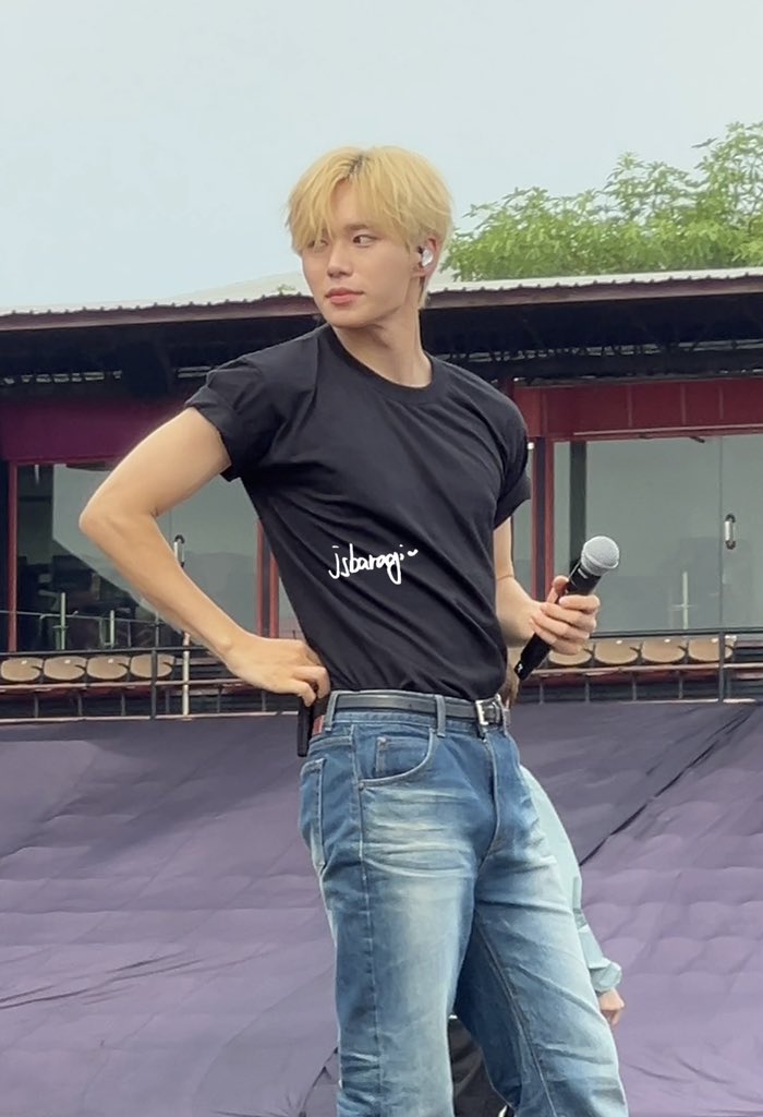 jsbaragi1120's tweet photo. 260510 안녕 방콕 사운드체크 

🖤🖤🖤🖤🖤

#김준서 #준서 #JUNSEO #ALD1 
#ALPHADRIVEONE #알파드라이브원 https://t.co/dMI0rFzThG