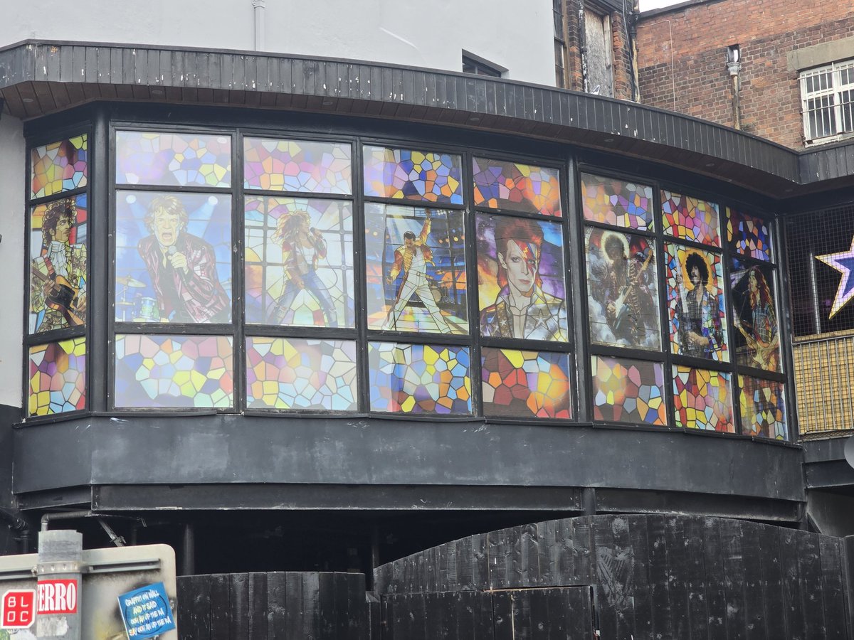 DevinBurress's tweet photo. Beautiful stained glass murals at the Bentley. https://t.co/ZFmxfcRy7U