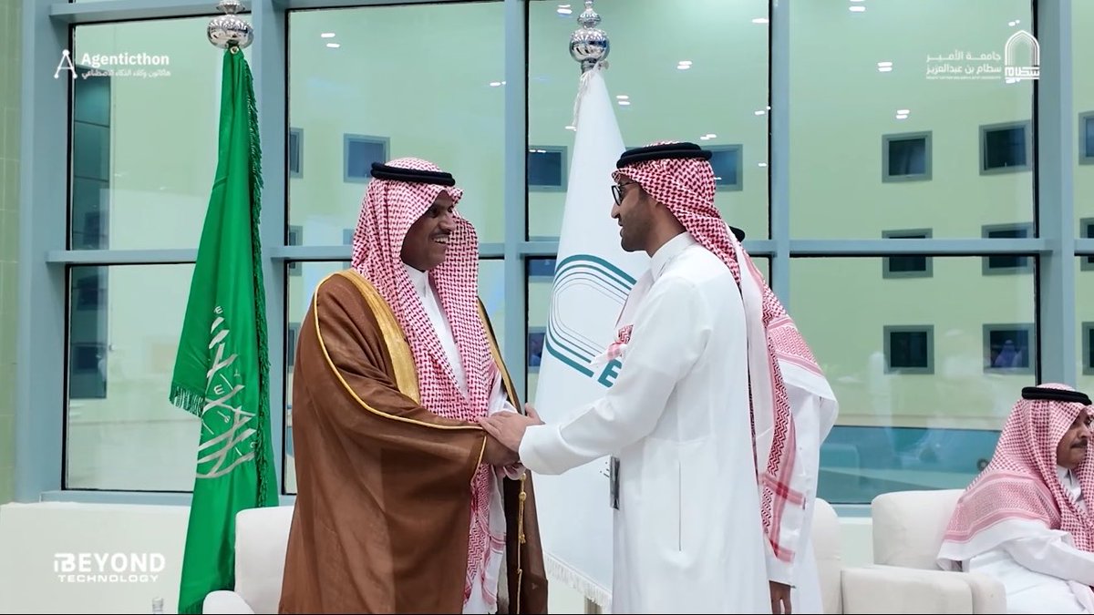 FAHADw1j's tweet photo. أبناء #الخرج الأوفياء اليوم في مقدمة المشهد… يقودون المبادرات ويصنعون الأثر ويثبتون أن الوفاء عمل قبل أن يكون شعار وبدعمهم تتسارع الخطى وتتقدم المشاريع وتتعزز مسيرة #رؤية_2030 بعطاء يرفع المكان والإنسان معا
هكذا يكون حضور الخرج…وهكذا يكون أثر أبنائها
#جنتكثون #عام_الذكاء_الاصطناعي #الخرج 
@qaiseralarab1