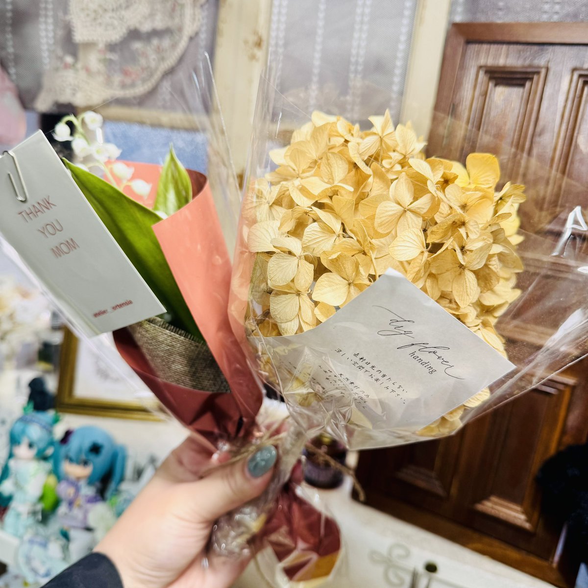 旦那ちが母の日にあじさいのドライフラワーとすずらんの造花をくれまし