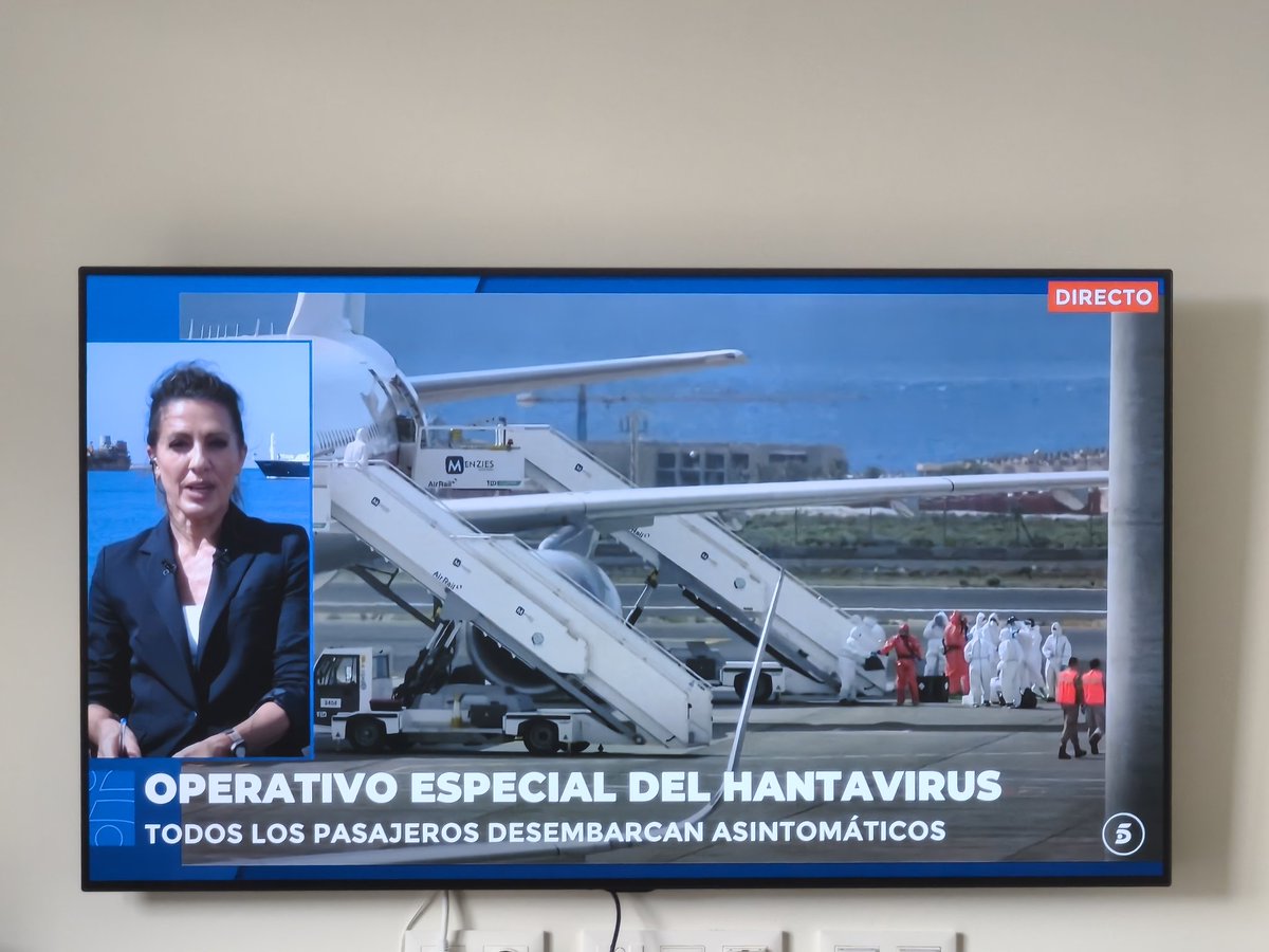 maxalvareztv's tweet photo. #InformativosTelecinco y @AngelesBlancoTV
haciendo un especial desde Tenerife por el operativo del #Hondius con mesa desde #Madrid. Parece raro que la cadena sea referente. Solo @La1_tve conecta con @rtvenoticias y @24horastve https://t.co/0rcEV8yOoi