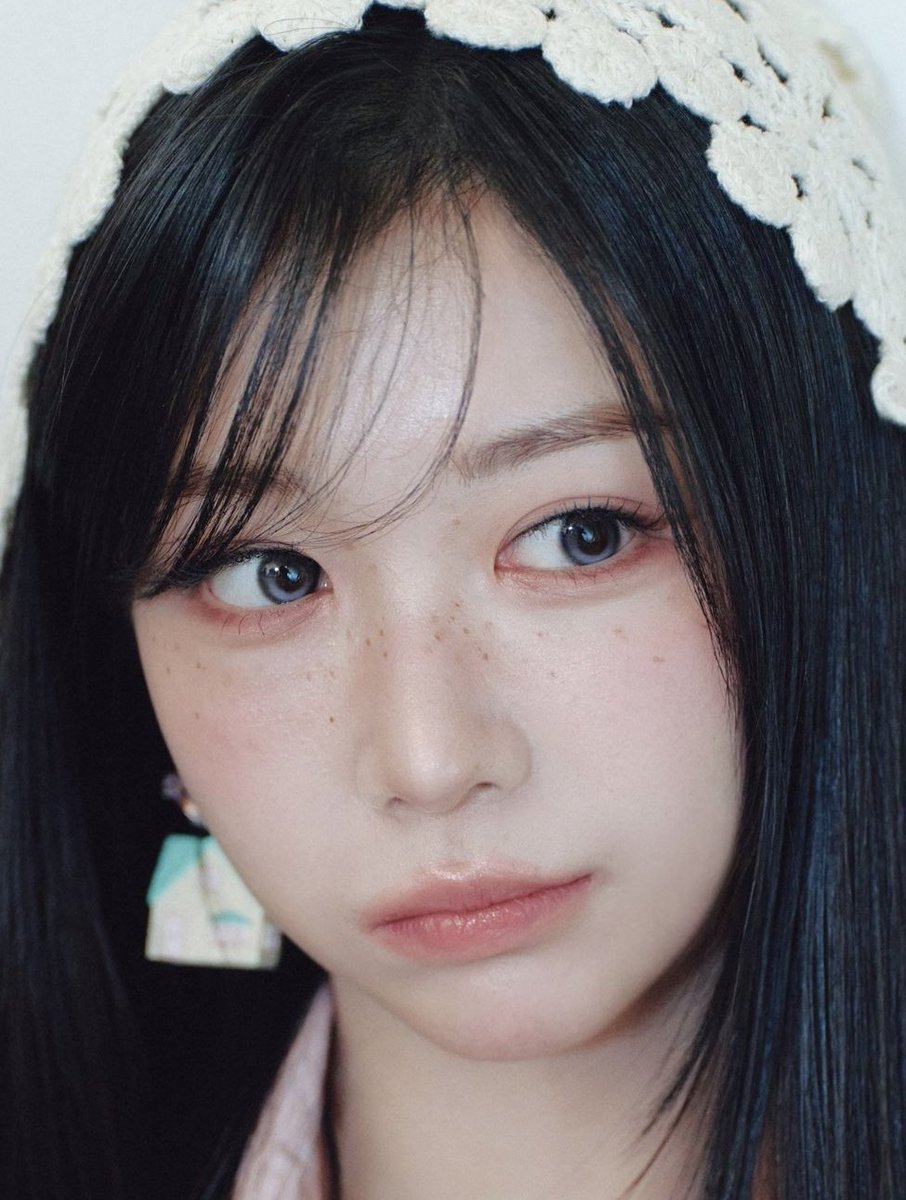kaede freckles....... have y'all heard about kaede freckles? have y'all seen kaede freckles? i think everyone needs to see kaede freckles let's all live love admire kaede freckles let's be grateful that we exist to witness this greatness
