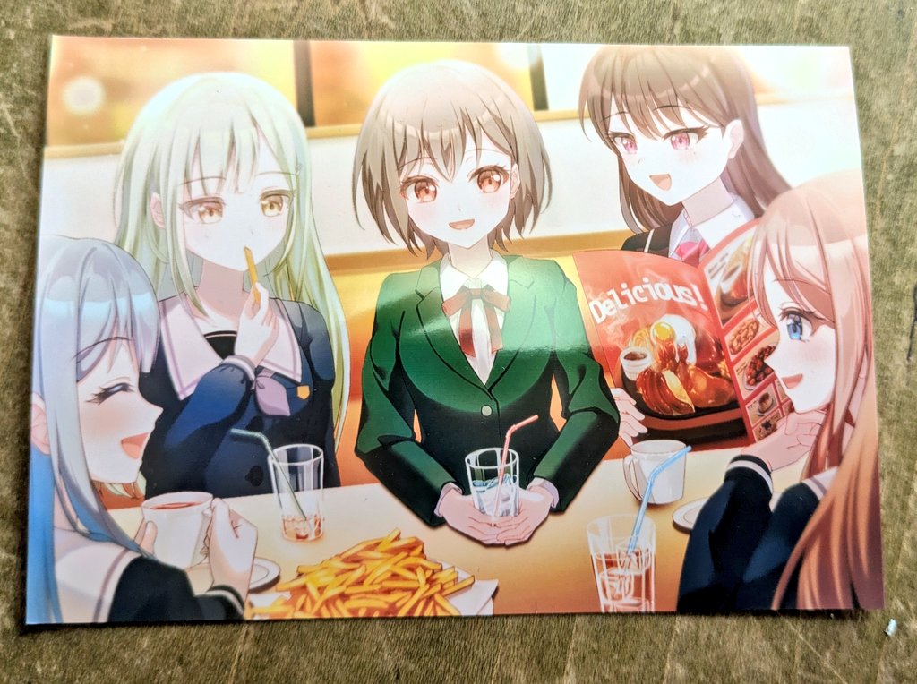 この写真を持つことで、まるでそよと祥子の間に座っている6人目のよう
