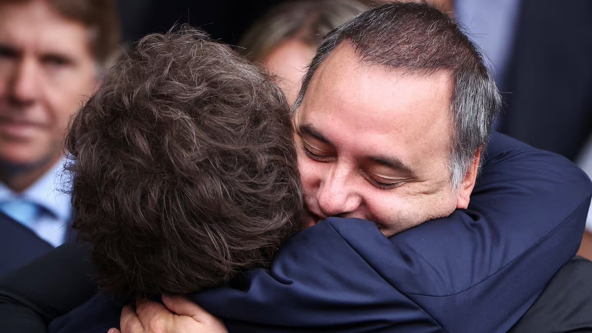 JohannTenorio's tweet photo. #LoTapamosConDiarios Leemos "Los riesgos de la obstinación política en tiempos de ebullición social", la nota de @diegoacorbalan en @todonoticias. https://t.co/Td8H94ydT3
Seguimos en https://t.co/WFNHWIz42G hasta las 14. #LTCD @TwitRadiooApp @TwitRadioo https://t.co/SPOkV9HNX2