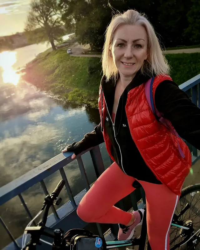therealtaz__'s tweet photo. It was supposed to rain, but it didn't 😄🚴
So I went to water the plot and took a drive outside the city 🚴 https://t.co/uvLlrGRX7I