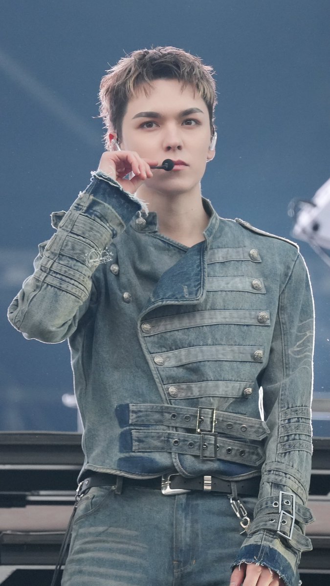 vernonalways_u's tweet photo. 260404 SEVENTEEN WORLD TOUR [NEW_] ENCORE

𝑉𝑒𝑟𝑛𝑜𝑛🐻‍❄️

#SEVENTEEN #세븐틴
#VERNON #버논 #최한솔 #バーノン https://t.co/8pWVLZrSKO