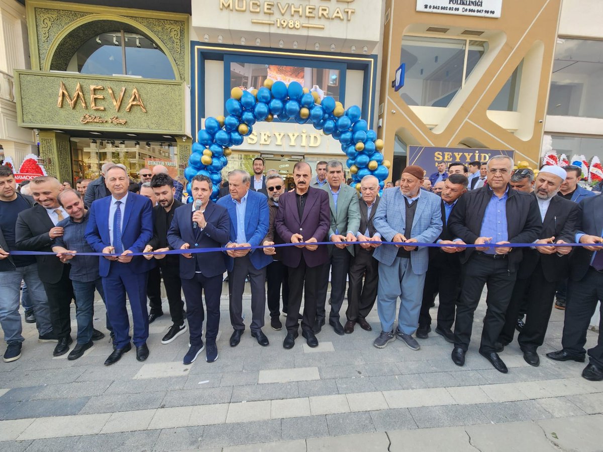 yenicizgigazete's tweet photo. Seyyid Mücevherat 3’üncü Şubesini açtı 

https://t.co/6patLL5BHe @yenicizgigazete aracılığıyla 
#SeyyidMücevherat #altunkaya #kuyumcu #ales #gaziantep #tamerkaradağlı #mardin #yenicizgihaber https://t.co/HGWDNcWWad
