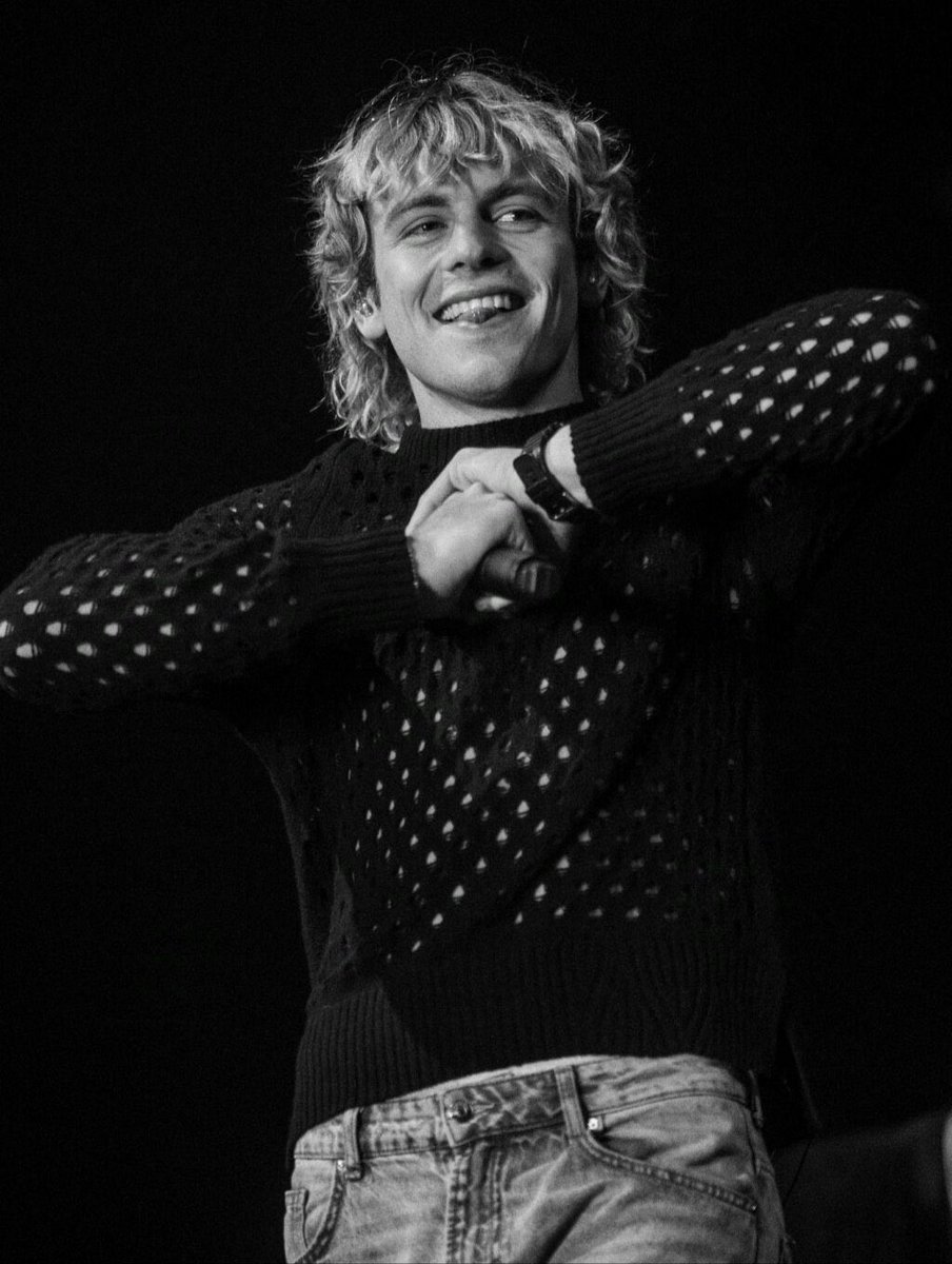 ross lynch daily tweet media