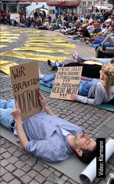 klarmann_ac's tweet photo. #liegenddemo #aachen #liegendemo #InitiativeLiegendDemo #MEawareness #mecfs
Reel ▶️ https://t.co/GMGNV2XjGM
(Fotos folgen später am Tag.) https://t.co/npv4kWnaZZ