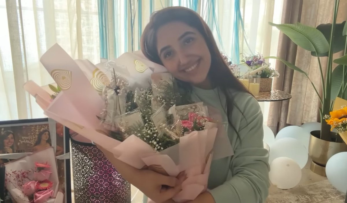 uffyehnoor_'s tweet photo. Noor, Loved your birthday vlog so much 🥹🤍
From the midnight celebration to the X Space with fans, every moment was special✨
Seeing you emotional while opening fan gifts and messages was heartwarming  🫶🏻
And thank you for featuring my message in your vlog 💌

#AshnoorKaur https://t.co/krftQWzzbc