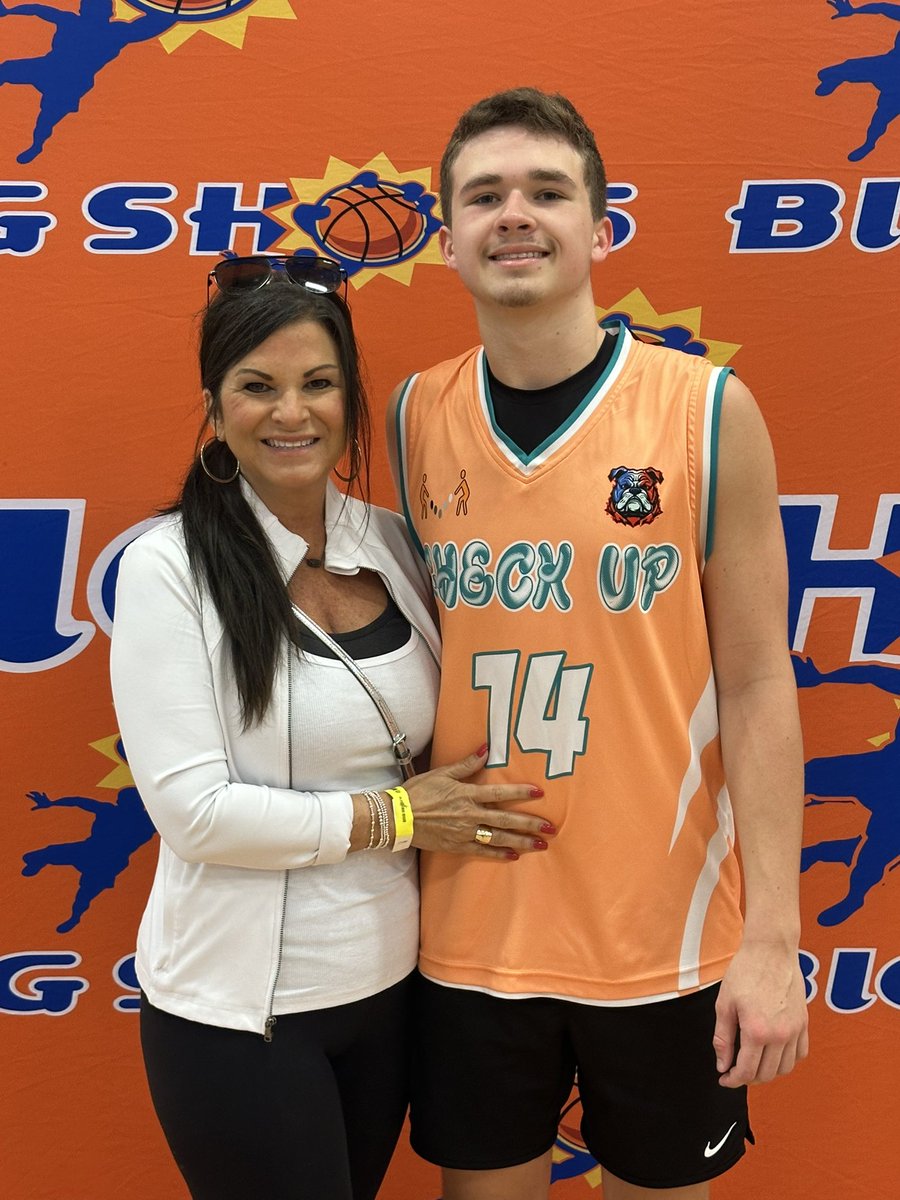 BigShotsGameMVP's tweet photo. #BIGSHOTS #RockTheRock

14U 

Check Up - 50
24 Evan Looney 24
14 Jansen Davis 14

Elite Warriors - 41

@BigShotsGlobal 

#HappyMothersDay https://t.co/F0sZLPnvxb