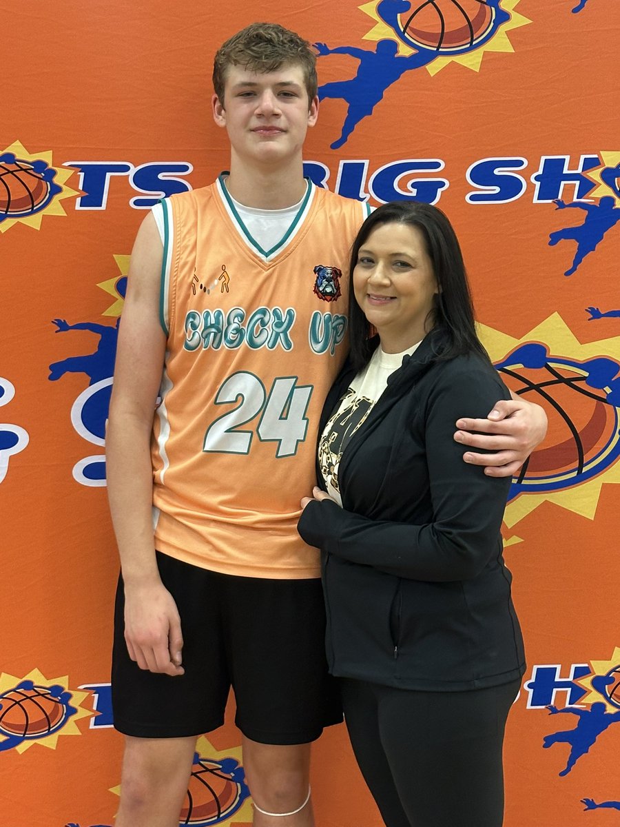 BigShotsGameMVP's tweet photo. #BIGSHOTS #RockTheRock

14U 

Check Up - 50
24 Evan Looney 24
14 Jansen Davis 14

Elite Warriors - 41

@BigShotsGlobal 

#HappyMothersDay https://t.co/F0sZLPnvxb