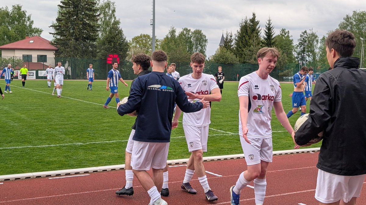 JfcViola's tweet photo. Pēc 1.puslaika esam vadībā ar 1:0. Elvija Brahmaņa eleganto piespēli brinumskaisti vārtu guvumā pārvērta Mareks Plonis https://t.co/pJphYOkwLF
