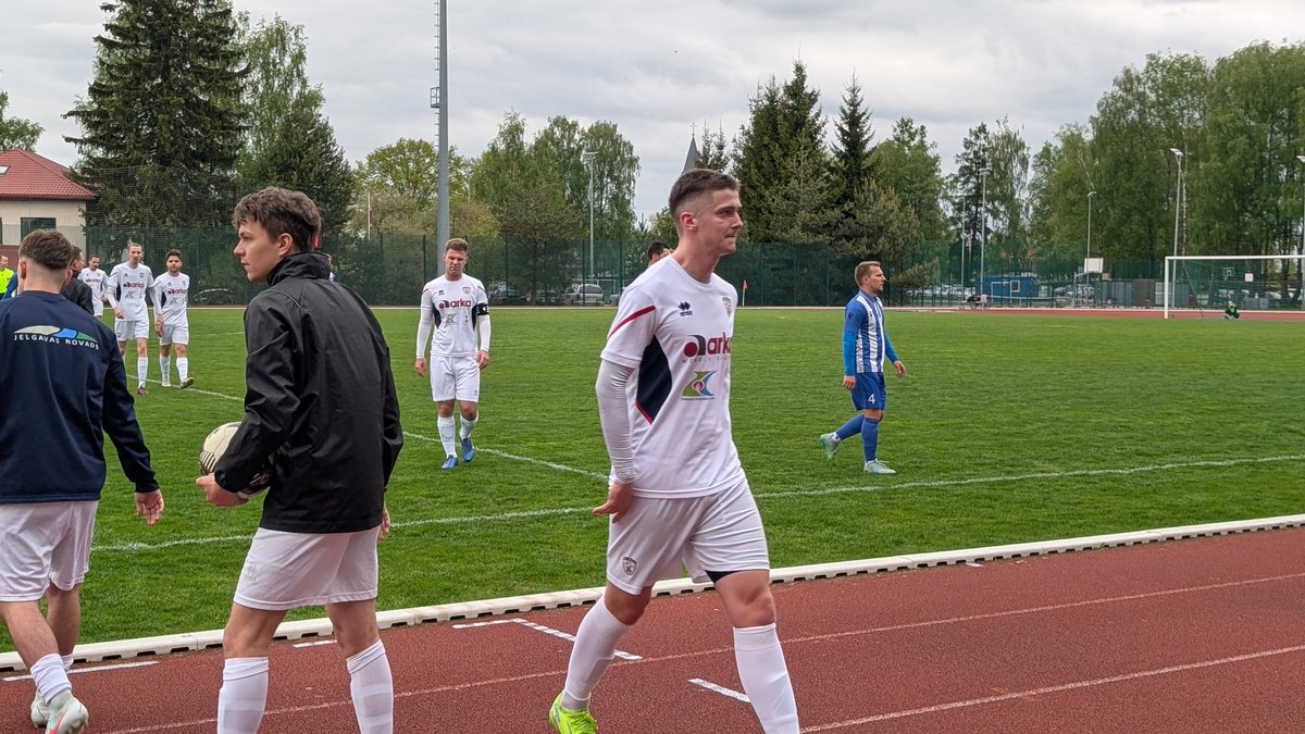 JfcViola's tweet photo. Pēc 1.puslaika esam vadībā ar 1:0. Elvija Brahmaņa eleganto piespēli brinumskaisti vārtu guvumā pārvērta Mareks Plonis https://t.co/pJphYOkwLF