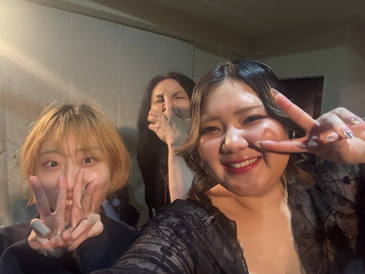 Anju_DIADRA's tweet photo. 今日はありがとうございました！
後ろの人の間違い探しみたいになってるWWW https://t.co/L7owxH5hKT