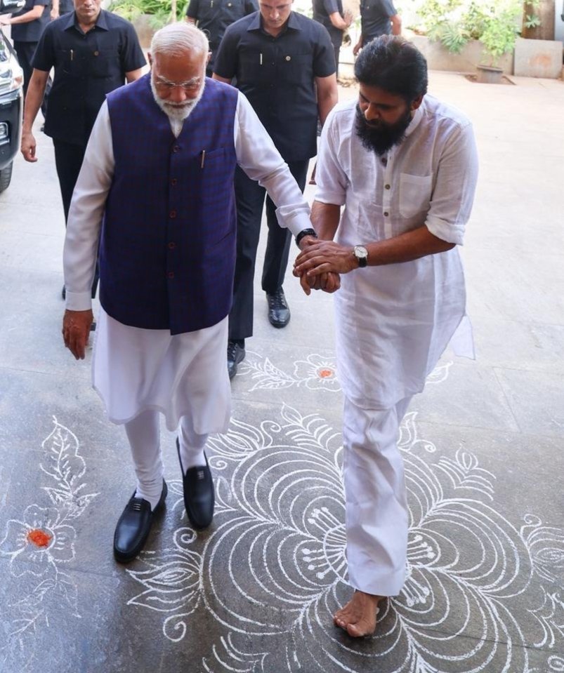 Shri Pawan Kalyan be like Modi Ji don’t worry I will take care of it whole South will be under Hindutva🚩