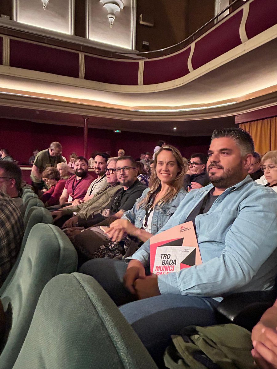 EsquerraTDB's tweet photo. 💪🏼 El municipalisme és la força que transforma pobles i ciutats.📍 Ahir vam participar a la trobada del món municipal republicà a Tàrrega, compartint jornada de treball amb alcaldes, alcaldesses i regidors de tot el país. 🤝 Treballem per una Torredembarra  amb mirada de futur. https://t.co/gAVEfmbBQA