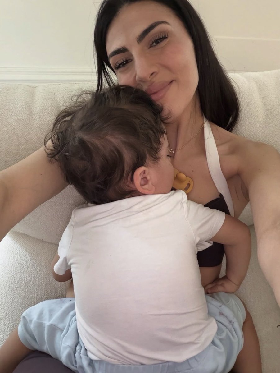 Resilienza83's tweet photo. Il tuo bellissimo per sempre,auguri mamma Giulia,meriti il mondo (Kian ê il tuo mondo) e lo avrai 🤍🤍 #prelemi https://t.co/LI0ruOpADO