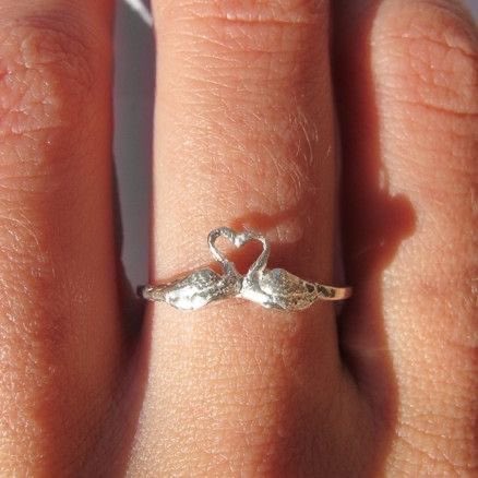 1leio's tweet photo. Swan love ring 💍 https://t.co/gNnWFPqGaH