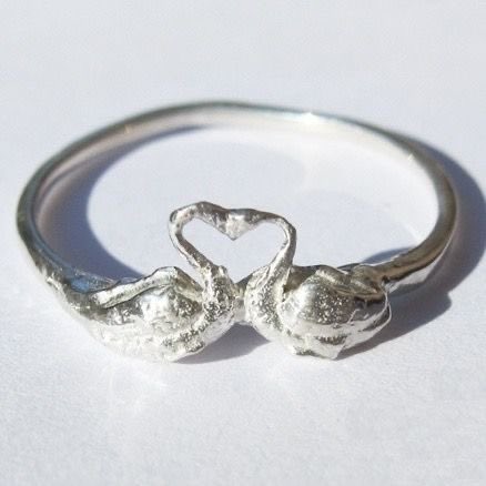 1leio's tweet photo. Swan love ring 💍 https://t.co/gNnWFPqGaH