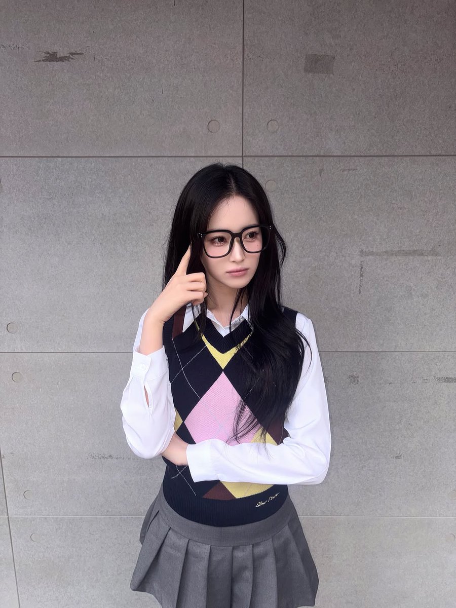 티 tweet media