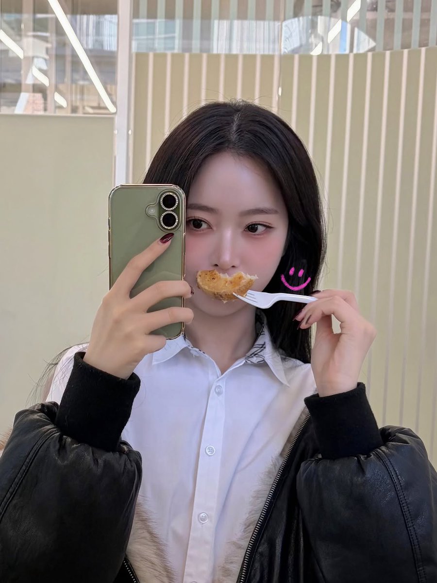 티 tweet media