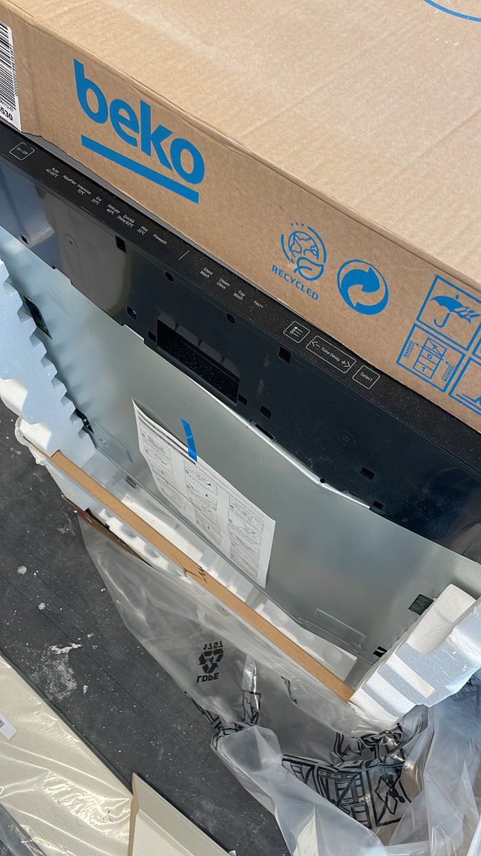 athompsonjones's tweet photo. Hey @currys any chance of some help? You’ve sent me a dishwasher with massive damage to the door and your ‘customer service team’ are doing precious little to help other than suggest I contact the manufacturer. They appear to be unaware of the Consumer Rights Act 2015. https://t.co/hexYOSJCXy