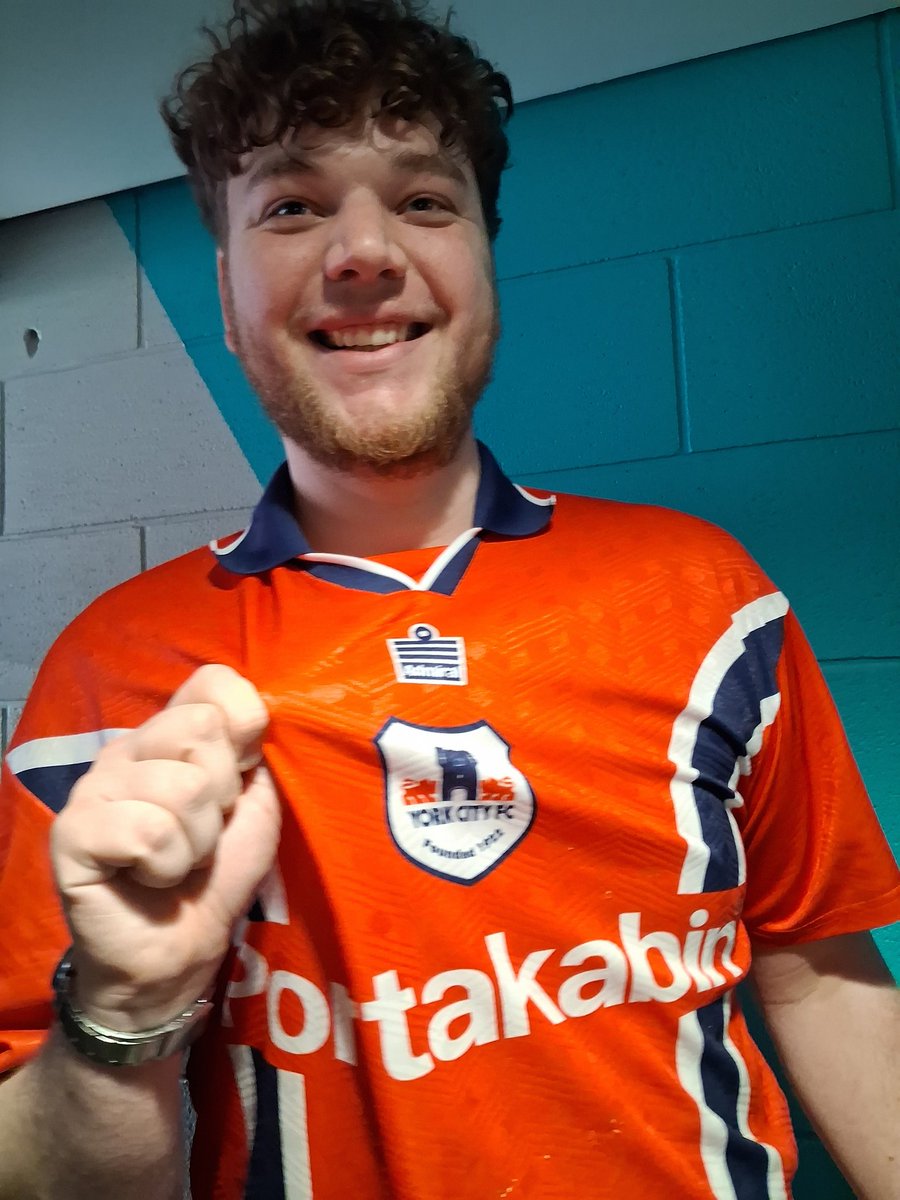 OfGadsden's tweet photo. We have a York City fan in with the Wood Army currently enjoying his hate watch. Boreham Wood V Rochdale. https://t.co/JeCl7ZGA1g