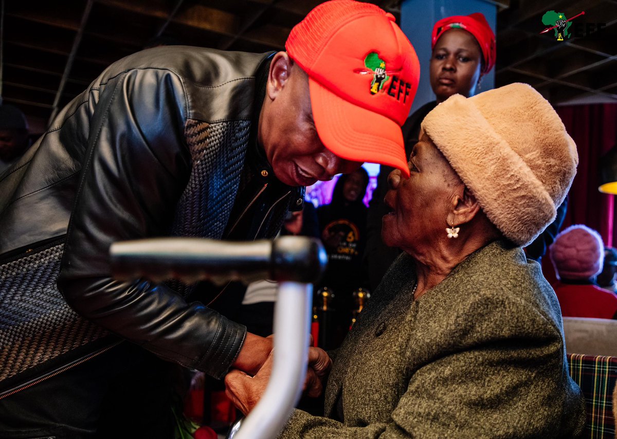 EFFSouthAfrica's tweet photo. ♦️In Pictures♦️

President @Julius_S_Malema handing flowers to our Mothers at the Mother’s Day Lunch hosted by President.

Register to vote for the EFF in the 2026 Local Government Elections, to be held on 4 November 2026.

Link: https://t.co/ydvMdsh0Mb https://t.co/h5eo3lasgh