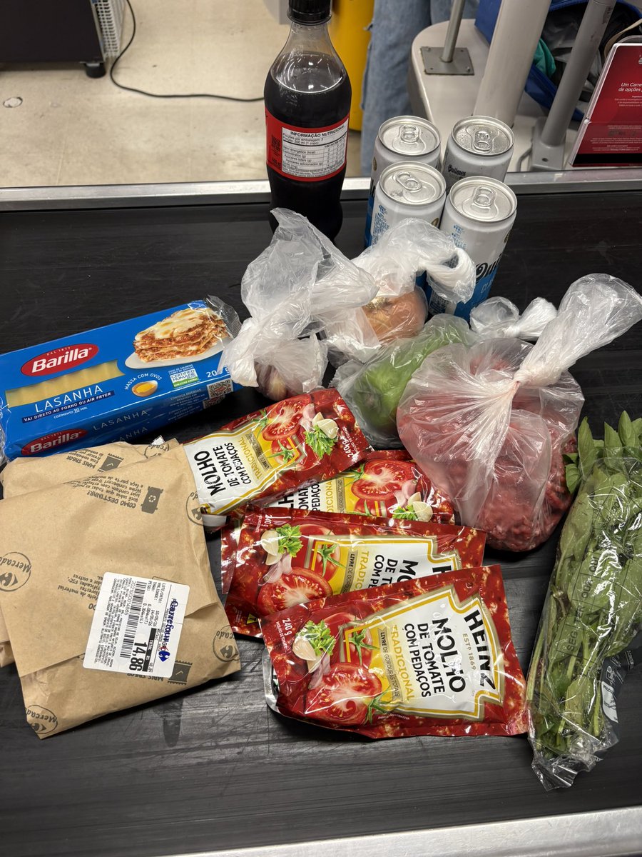 120 reais uma simples lasanha no domingo 
O Brasil acabou mesmo