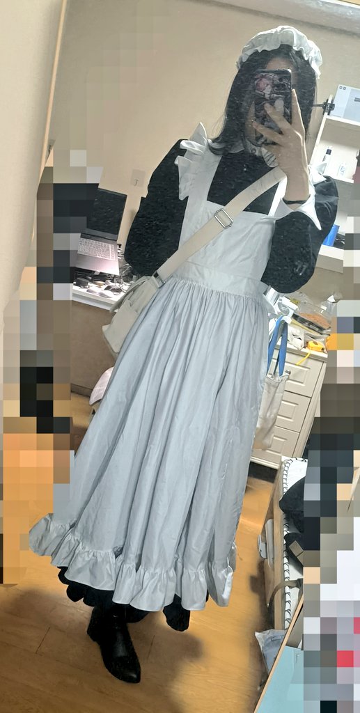 Bismith13's tweet photo. 完全忘记了今天是メイドの日，发张现穿现拍的凑数吧
而且最主要的是搬家之后现在要想穿着女仆去打机有点太远太羞耻play了啊

#メイドの日 https://t.co/PG4QadhvpG