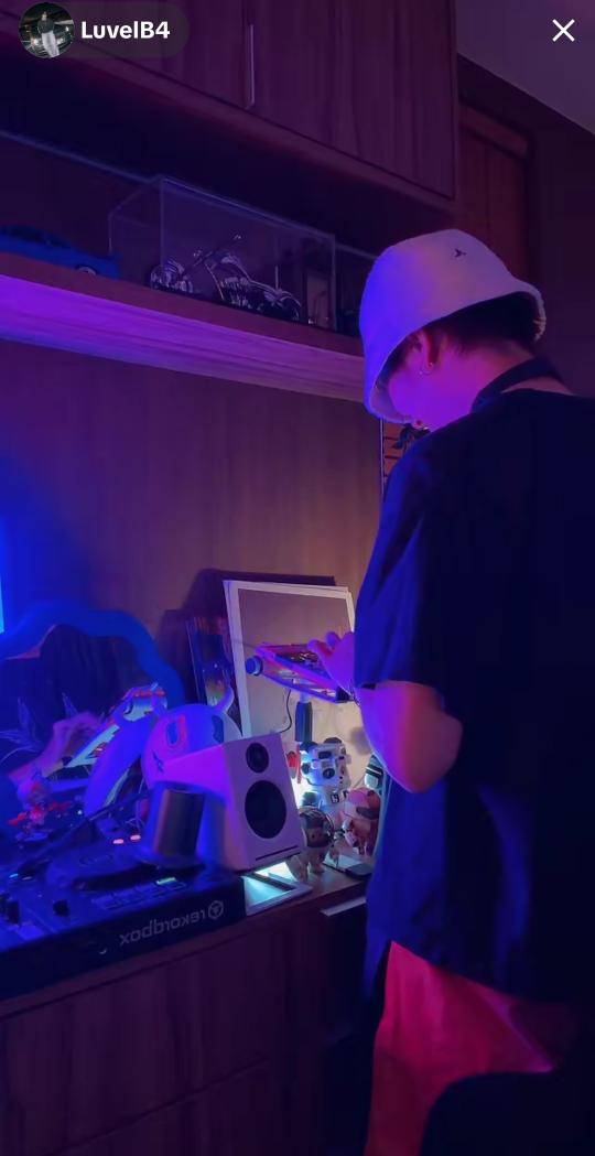 Whatever you say bro 😭

I just love seeing how excited he gets sharing the things he’s into lately. ✨️🥹

🔗vt.tiktok.com/ZS9F9sHcYW5Bk-…

#BuildJakapan #Beyourluve <a href="/JakeB4rever/">BIU.</a>