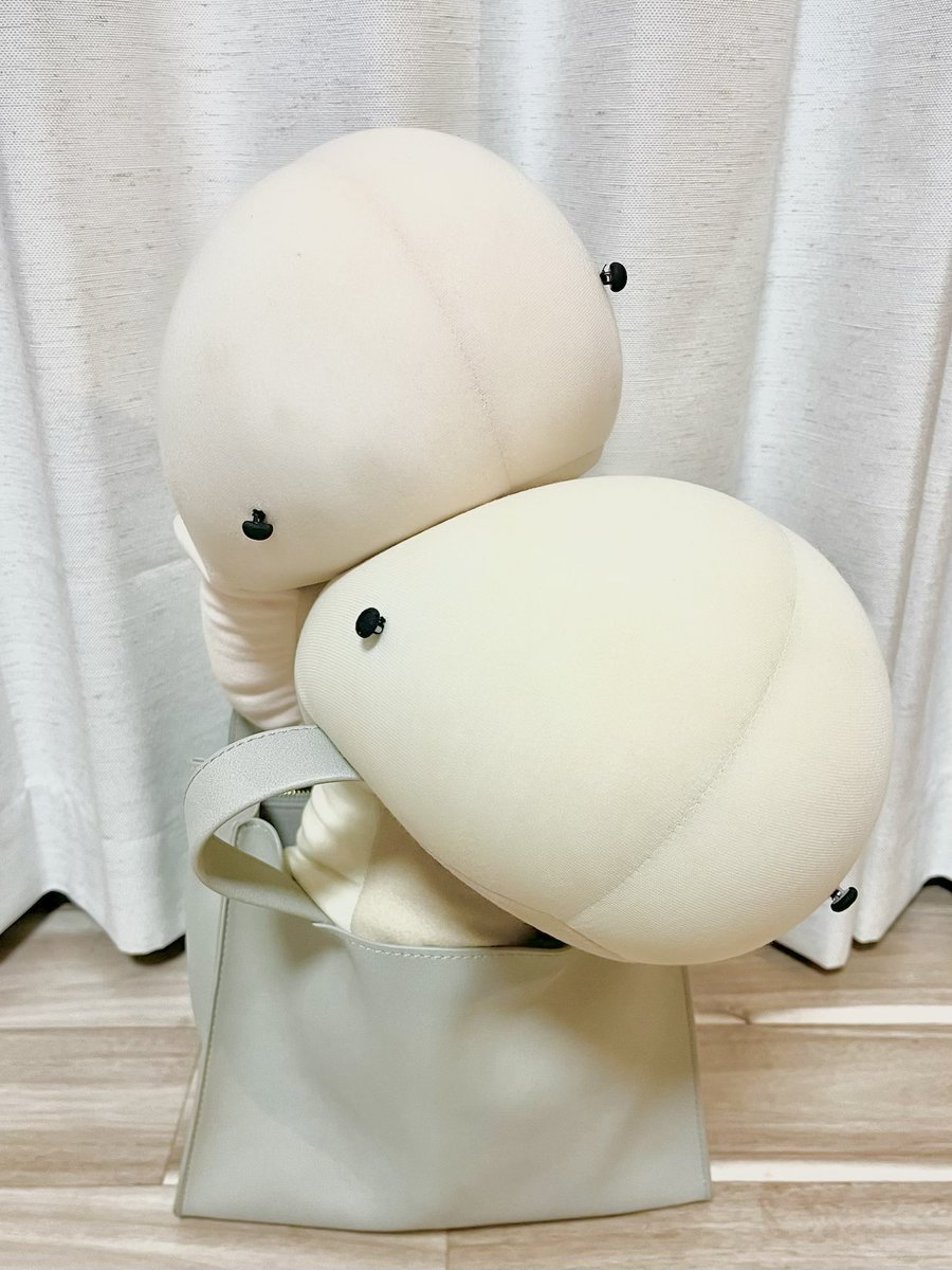 母の日ありがとうの日
今年もちゃんと出来ました❁

直前暑くて
キッチンにどこまでいれるか恐怖で
急遽メニュー変更

少食だから
沢山じゃないけど
1時間以上キッチン辛い私
下拵え→最後迄別にして
無事完成

今年の母の小物類がグレーだったから
ちょっと出歩く時のバッグに
同じ色のバッグにした♡