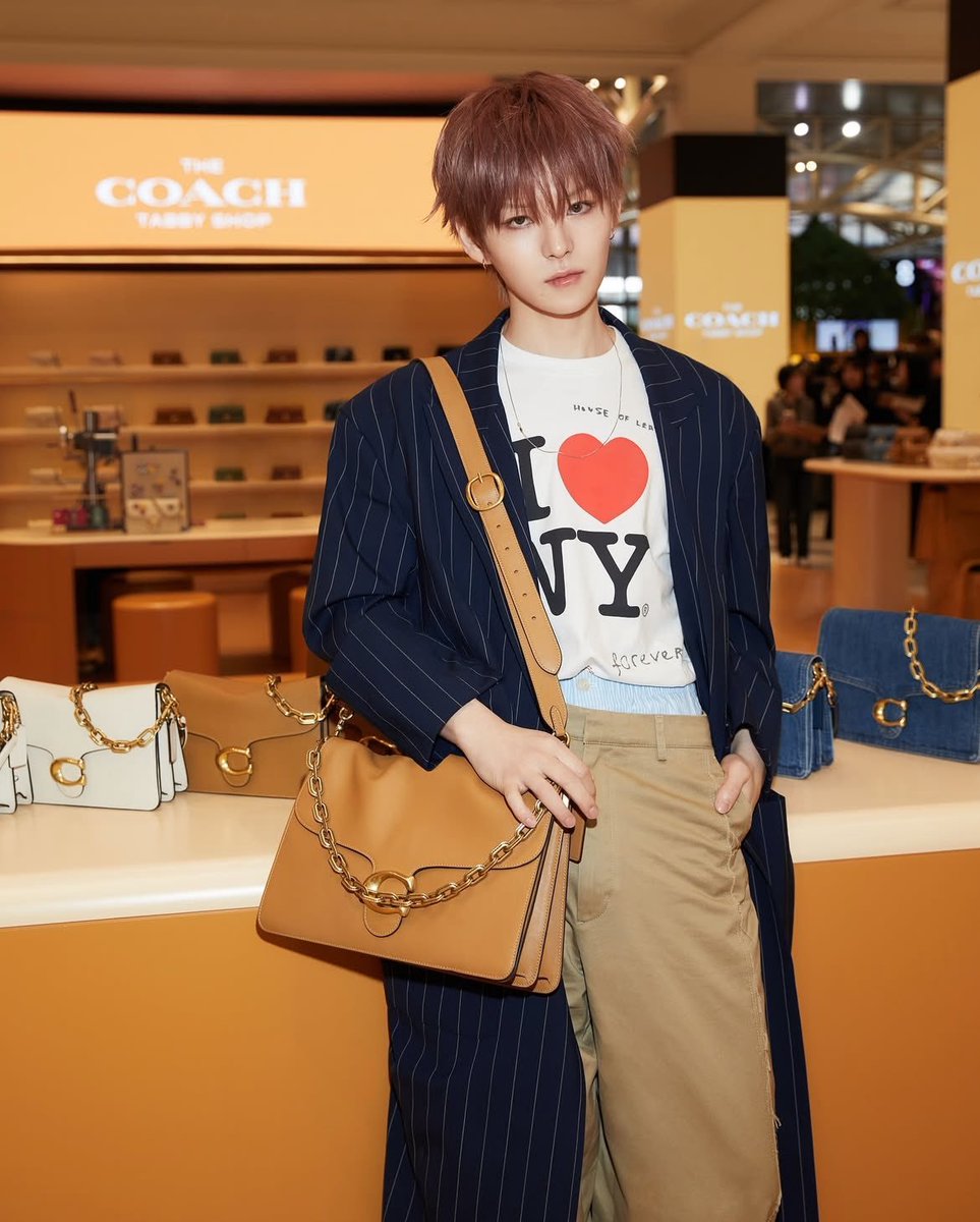 yankqing's tweet photo. Yakali proporsi-visual yang kayak gini ga ke PFW 😞 mubazir sih https://t.co/Q9HPaJ86oT
