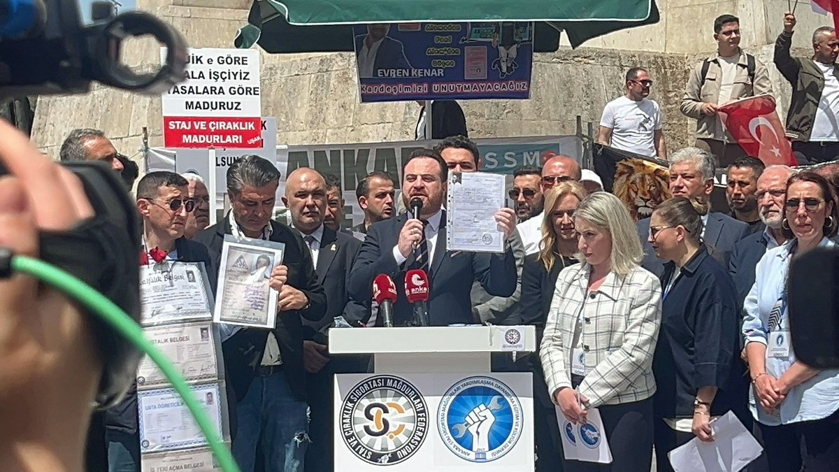 ha_kanay's tweet photo. Yeniden Refah Partisi Toplumsal Mağduriyetler Kurulu olarak,
Staj Ve Çıraklık Federasyonunun Ulus Meydanında düzenlemiş olduğu Basın Açıklamasın da yanlarında olduk.

#yenidenrefahpartisi 
#StajyerÇırakDiyorki https://t.co/dNuSsr5ZV5