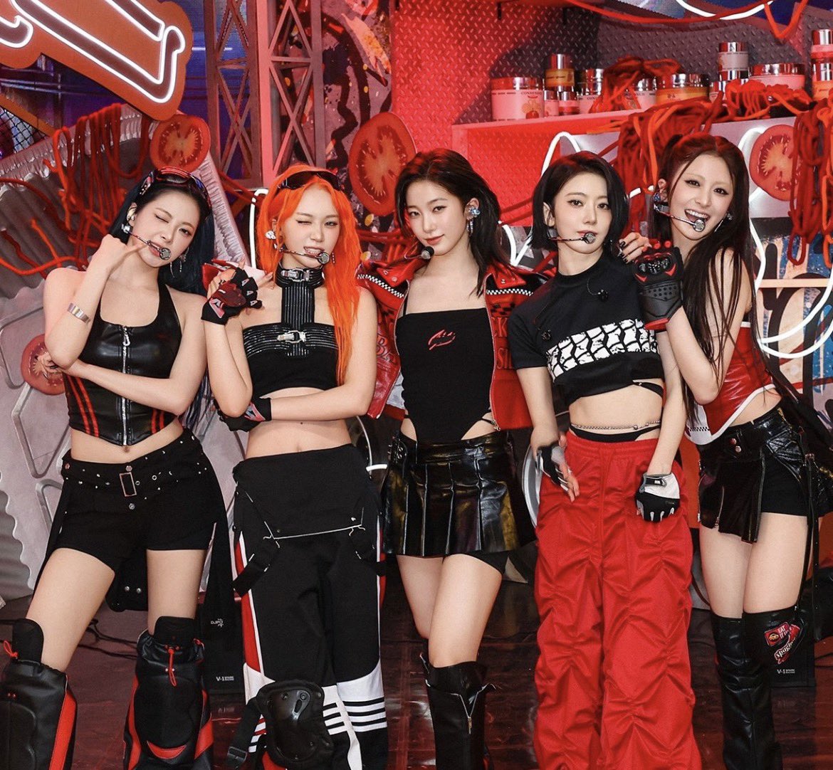 LE SSERAFIM has unveiled the tracklist for their second studio album, PUREFLOW.

#LE_SSERAFIM #르세라핌